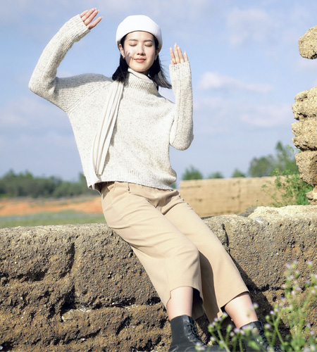 底色女(nǚ)裝夢裡(lǐ)花(huā)落 與時(shí)光(guāng)裡(lǐ)的(de)自(zì)我相(xiàng)望